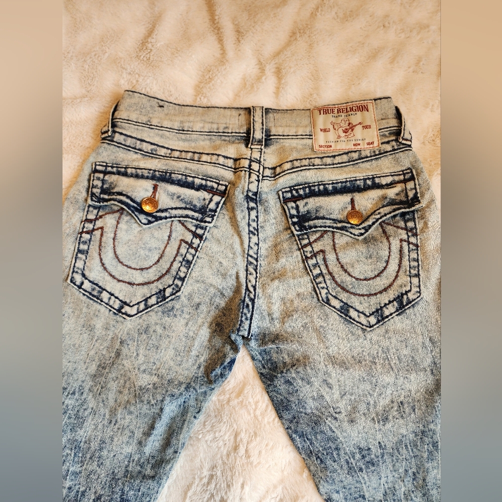 True Religion Light Blue/ Acid Wash Jeans - Picture 4 of 9